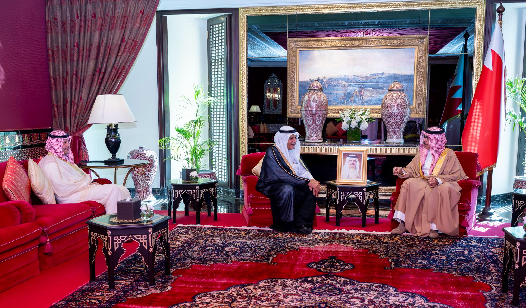 على هامش أعمال  منتدى  حوار المنامة.. وزير الداخلية يلتقي بصاحب السمو الملكي الأمير تركي بن فيصل  ويشيد بجهود سموه  في تحقيق السلام الإقليمي والعالمي<